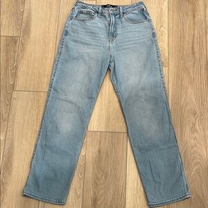 Like new Hollister Ultra High Vintage Straight